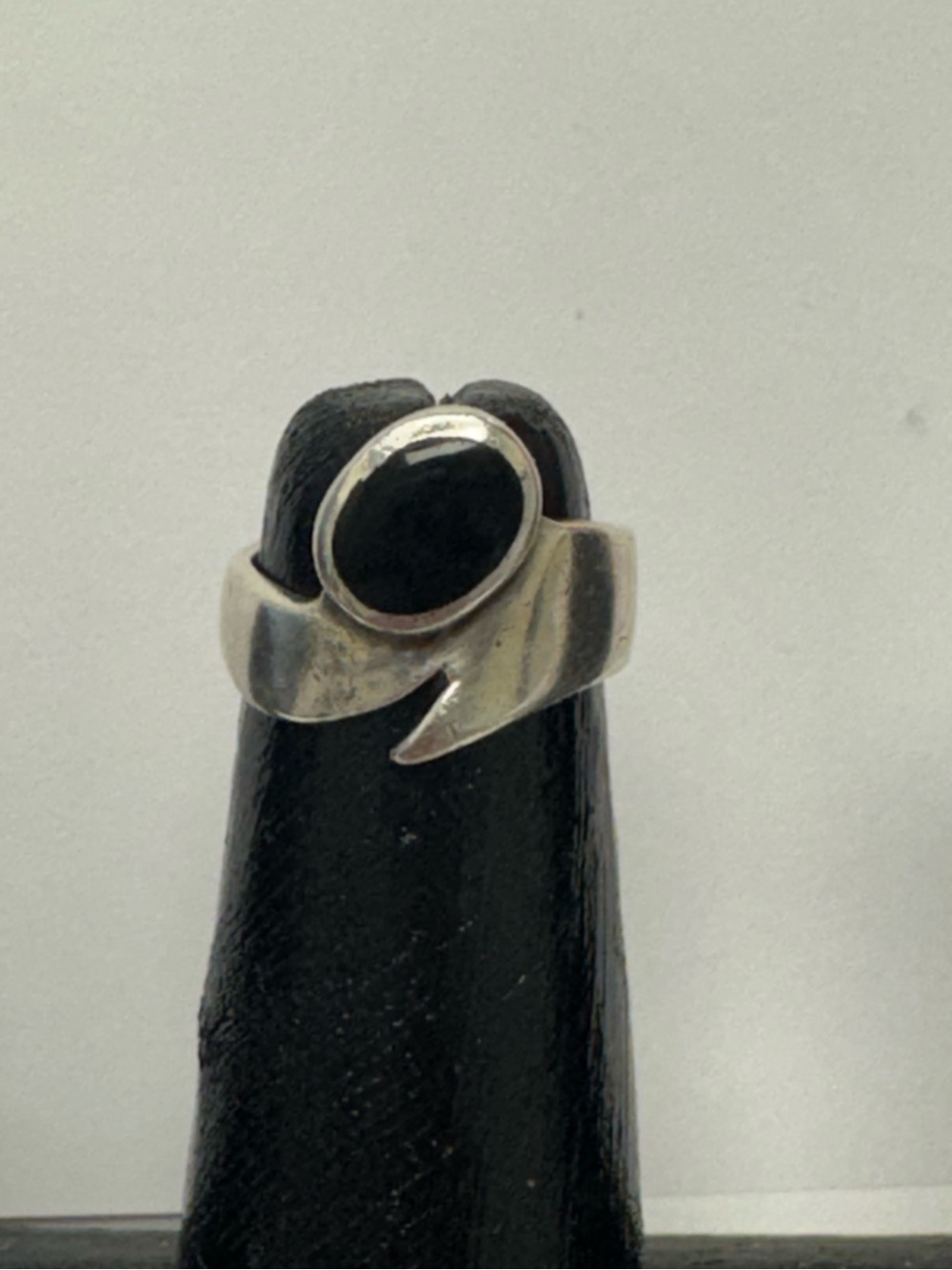 Sterling Silver Sculptural Modernist Black Onyx Ring - Size 4.5